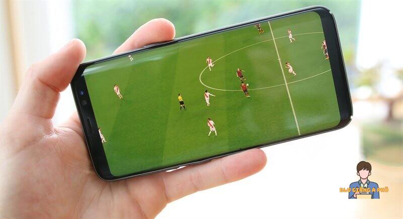 Giàng A Phò bình luận ở đâu?